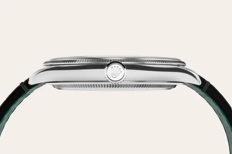 Rolex 
1908
39 mm, oro blanco de 18 quilates, acabado pulido
M52509-0002