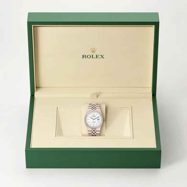 Rolex 
Land-Dweller 36
Oyster, 36 mm, oro Everose y diamantes
M127285TBR-0002