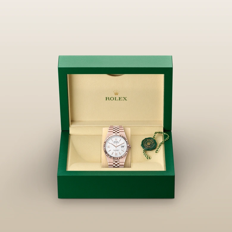 Rolex 
Land-Dweller 40
Oyster, 40 mm, oro Everose
M127335-0001